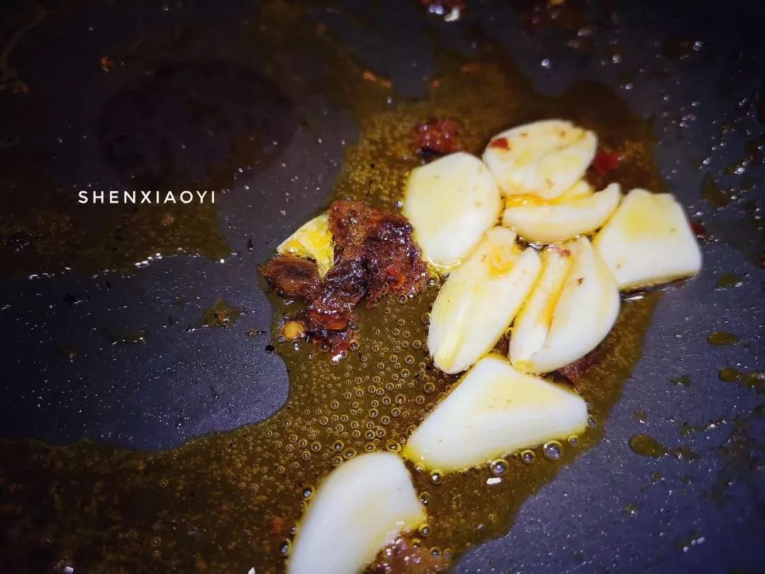 爆炒鸡杂到底要不要焯水,重庆鸡杂的家常做法爆炒泡椒鸡杂