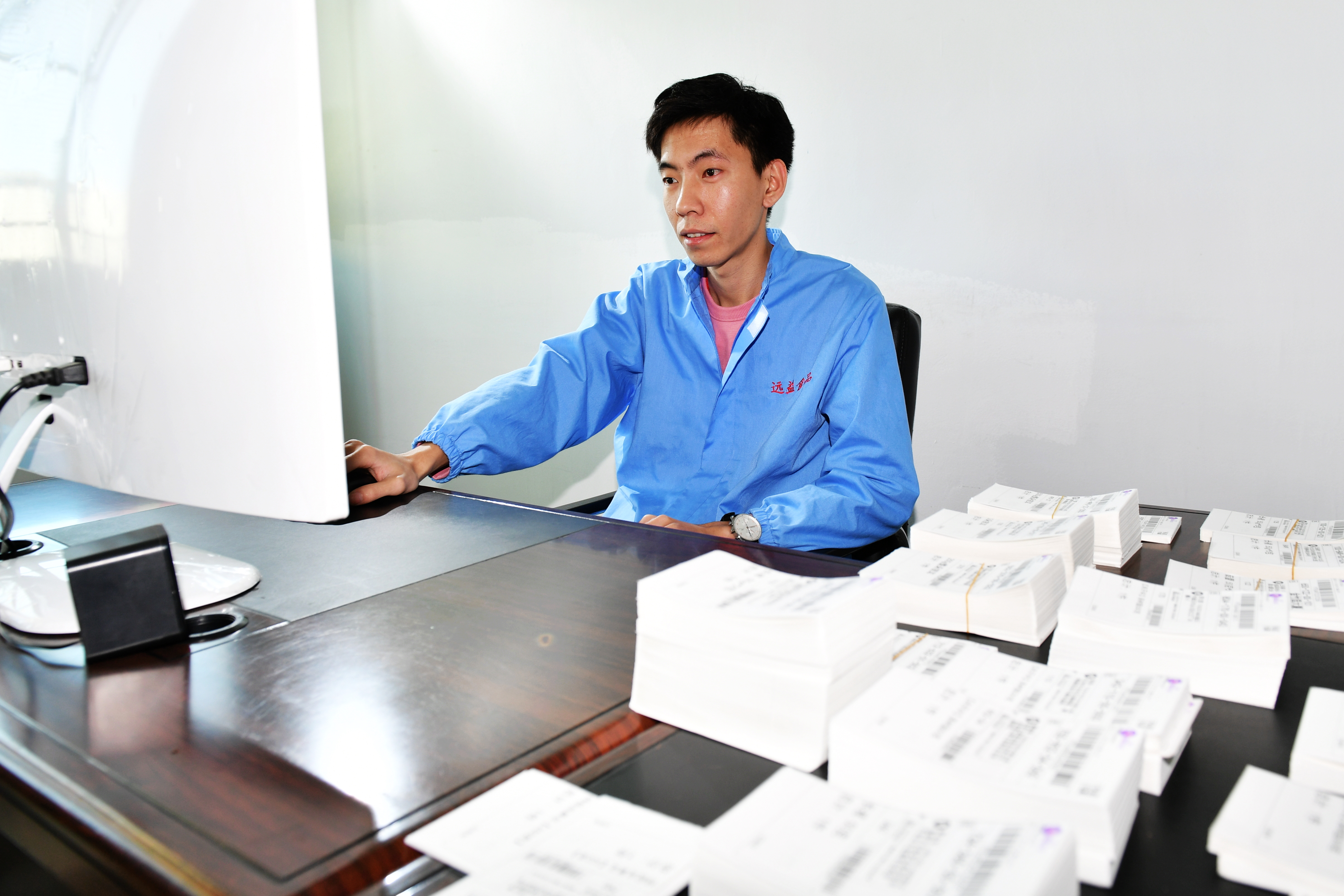 90后大学生拼多多开店月入两万,小伙做拼多多半年