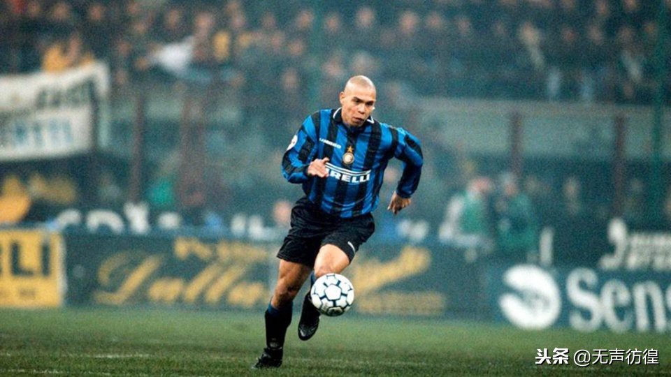 有些人走着走着就散了诗句,有些人走着走着就散了男生翻唱的