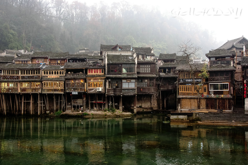 西安到凤凰古城旅游攻略,长沙张家界凤凰古城旅游攻略