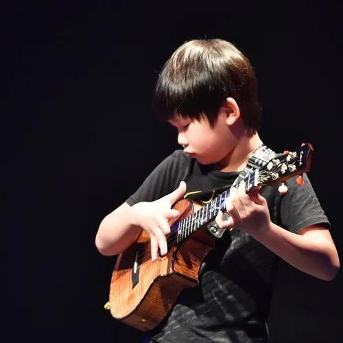 【新歌】尤克少年何臻发布新歌：《等待》