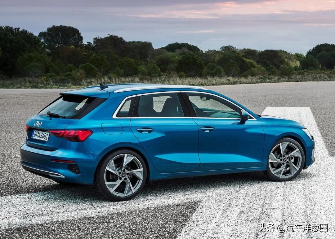 宝马发布全新车标,宝马蓝天白云标改黑白标