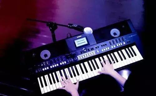 电子琴初学者有几个乐器,千万别把电子琴当入门乐器