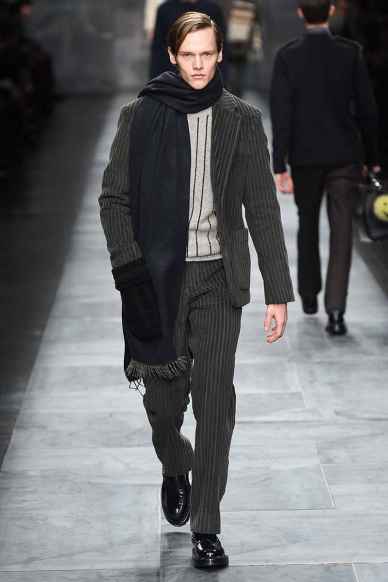 冬季大衣怎么选择面料的,秋冬大衣怎么选布料