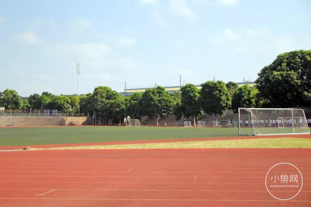 很多人挤破脑袋都想进的学校,万千学子挤破脑袋都要进大学