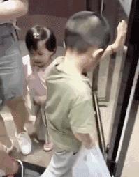 告诉孩子你有教养的样子真的很美,孩子都是有教养的