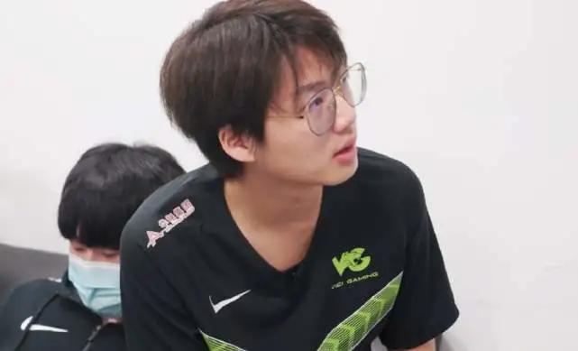 官方关闭训练模式后，网友自制“漩涡宁人铁粉科目一理论考试”