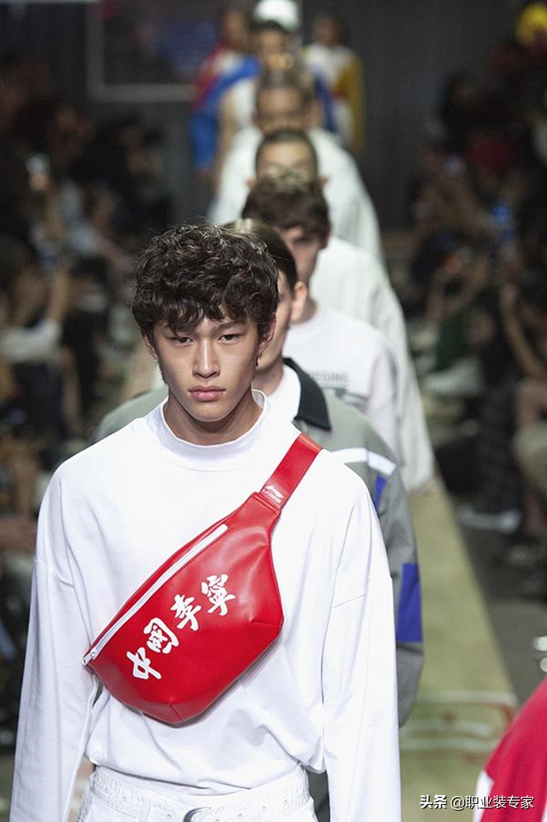 李宁通过什么营销策略来推广业务,李宁运动服装营销策略研究