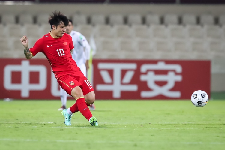 专家：中国队需要靠团队足球对抗澳足，想要赢球就不能派王刚上场