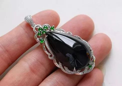 深黑色的玉石有哪些,黑色玉石都有哪些