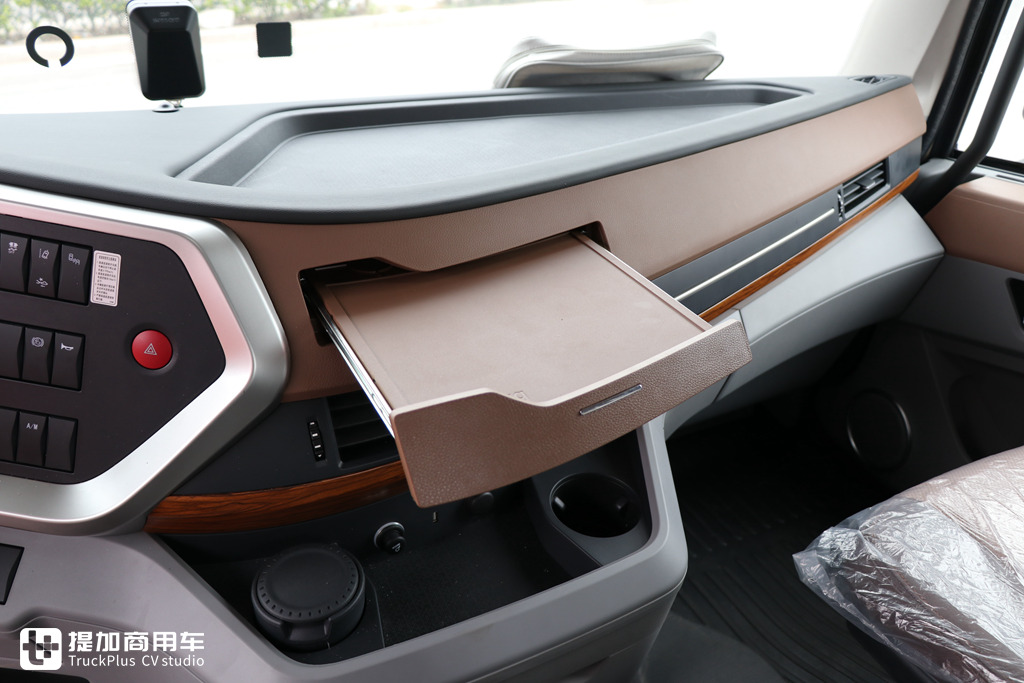 东风天龙旗舰kx王者版顶配,东风天龙kx卡车国六旗舰版