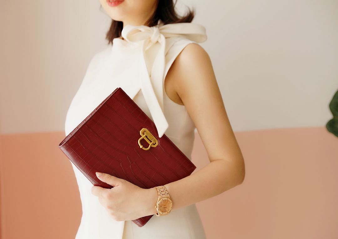 鼠年的女人买什么色的包包好,大牌鼠年限量款包包