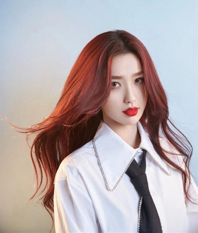 什么颜色的奶茶色好看又显白,染什么颜色显白减龄奶茶色