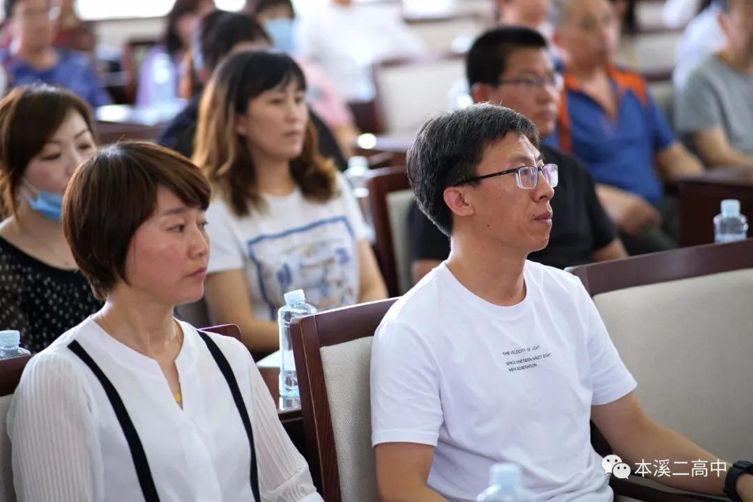 民进本溪二高中支部荣获“2018-2019年度省先进基层策划”，孟宪峰老师荣获“年度省优秀会员”