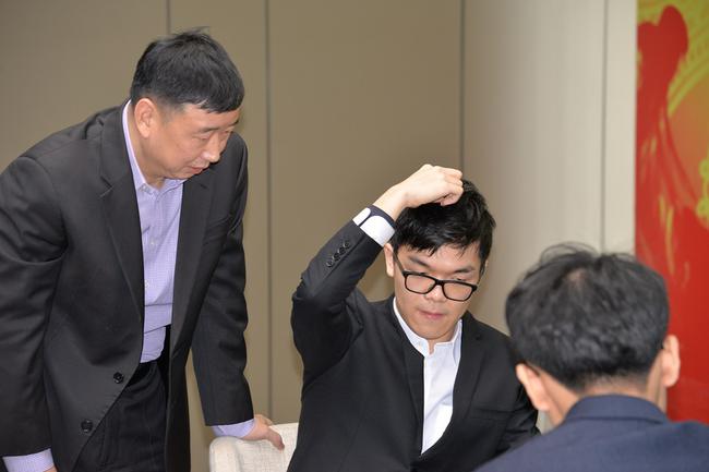 如何评价现在柯洁的实力,柯洁现在还是中国第一人吗