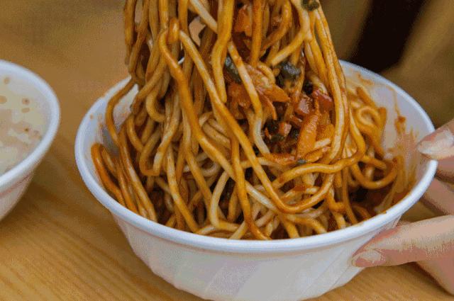 建议大家：逛超市碰到这5款方便面别犹豫，味道前所未有，很美味