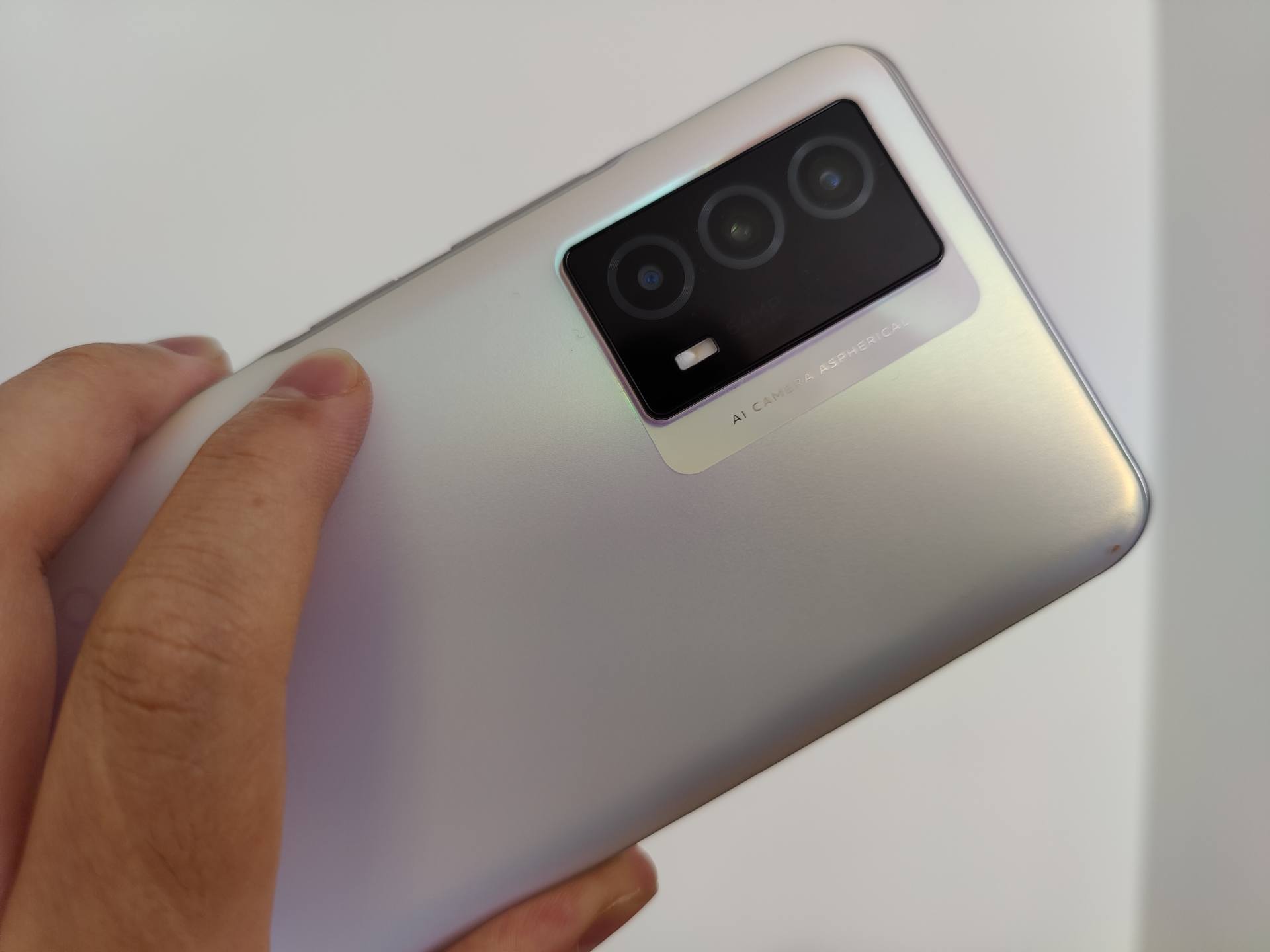 10月中端机好评榜：778G赢了，iQOO登顶，华为光荣占5款