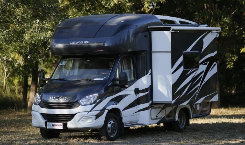 移动两室一厅“空调房”，3米3轴距配8速变速箱，带抽屉式拓展仓