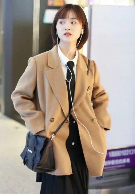 单穿白衬衫怎么搭配领带,蝴蝶结领带白衬衣怎么搭配好看