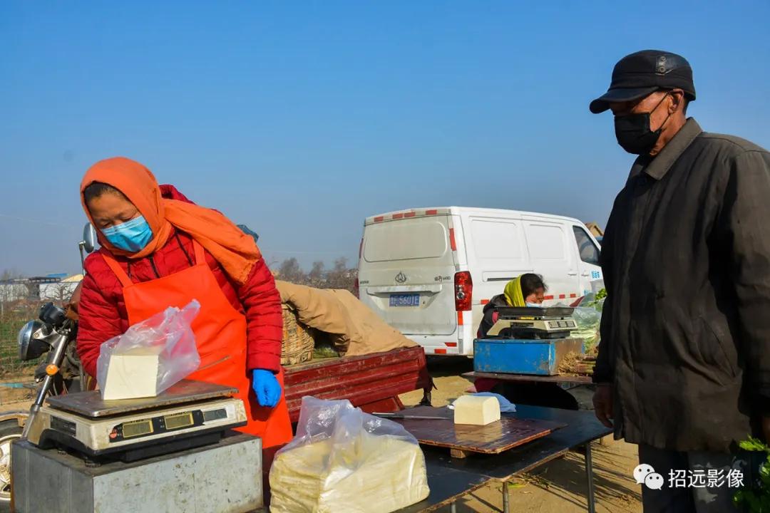 龙口粉丝主产区张星农村大集开市了！来赶集的人还不少来