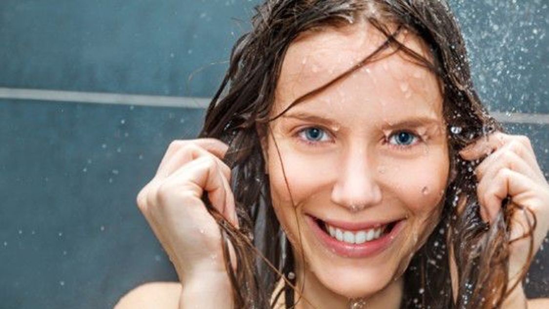 秋冬季节头皮屑增多如何处理,春季如何防止头皮屑