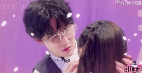 让男明星帮忙化妆，是巨大福利还是*男美**陷阱？