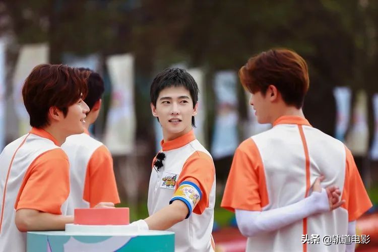 元气满满的哥哥杨洋踢球,元气满满的哥哥杨洋猜谜名场面