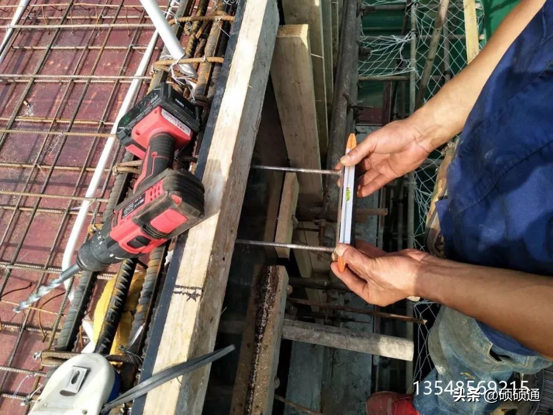 一种新型悬挑架的安装搭设装置,施工现场新型悬挑架