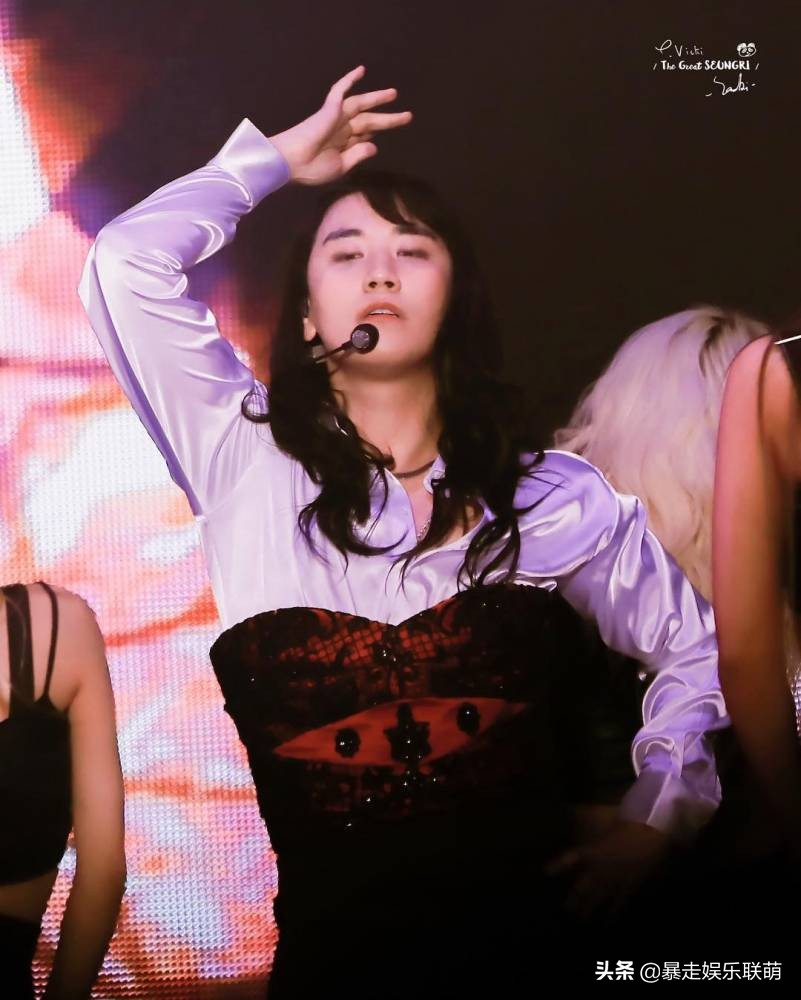 韩国jenniesolo小朋友模仿,jennie舞蹈solo台下3个成员在干嘛