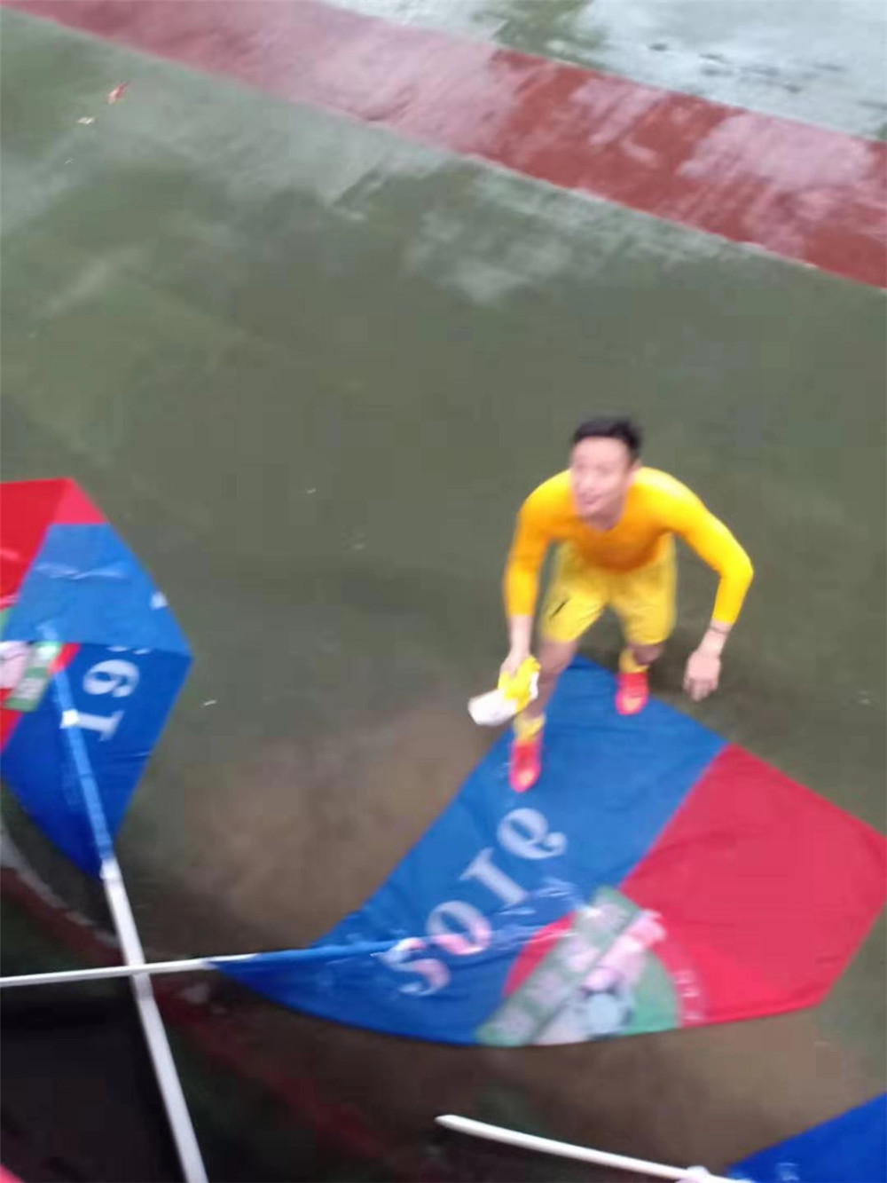 河南建业吴龑上看台,河南球迷和吴龑