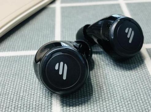 苹果蓝牙耳机和华为蓝牙耳机,jbl蓝牙耳机与苹果蓝牙耳机