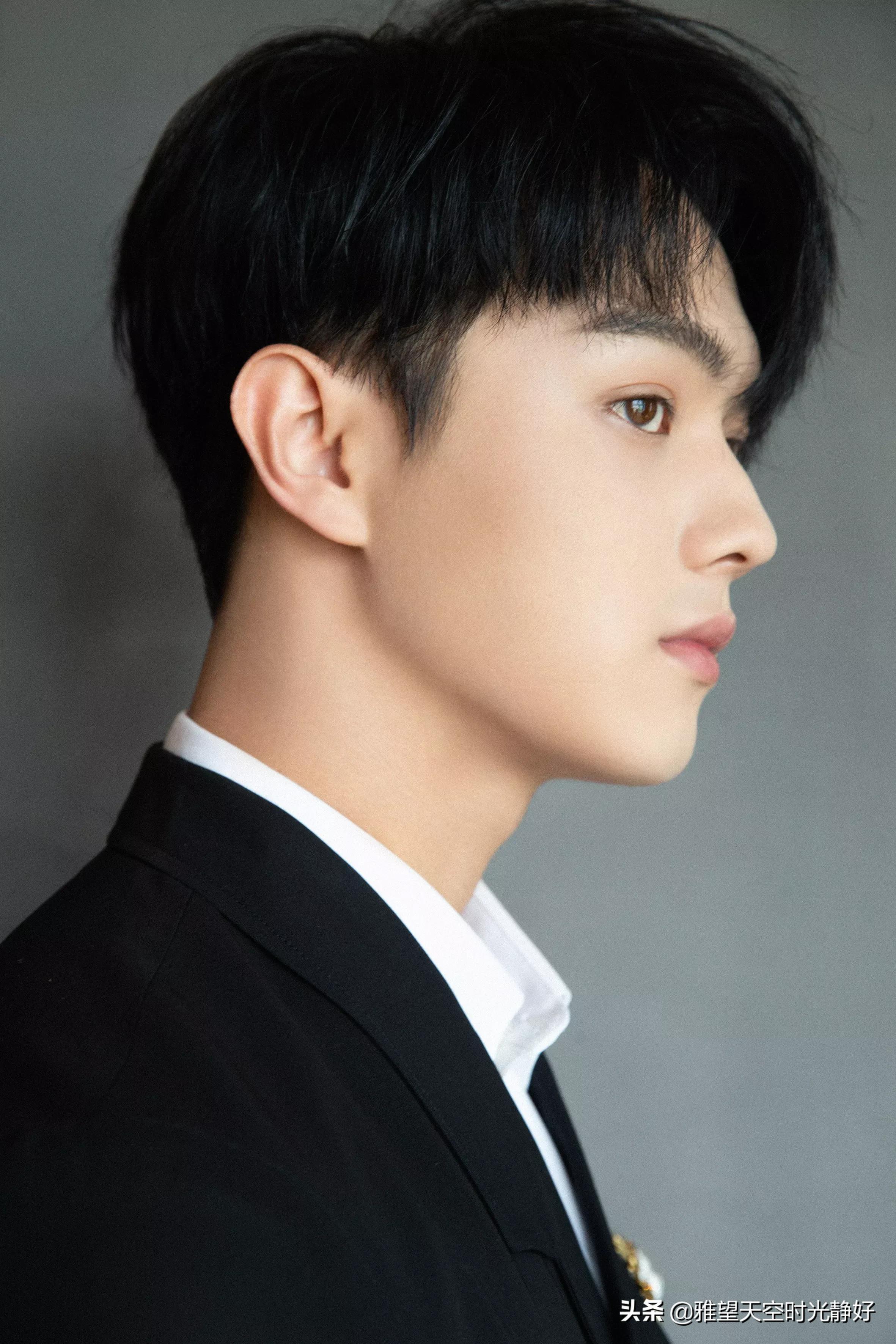 盘点国内男明星完美侧颜，谁才是你心中360度无死角完*男美**神呢？