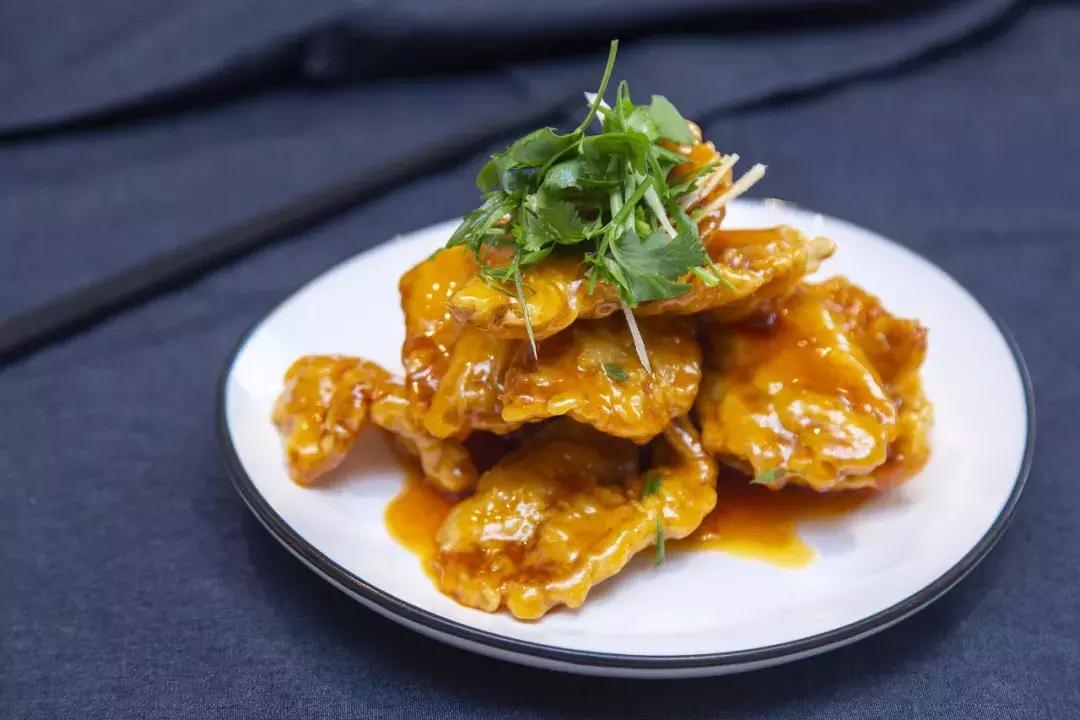 海南人会爬椰子树吗,会爬椰子树的海南人