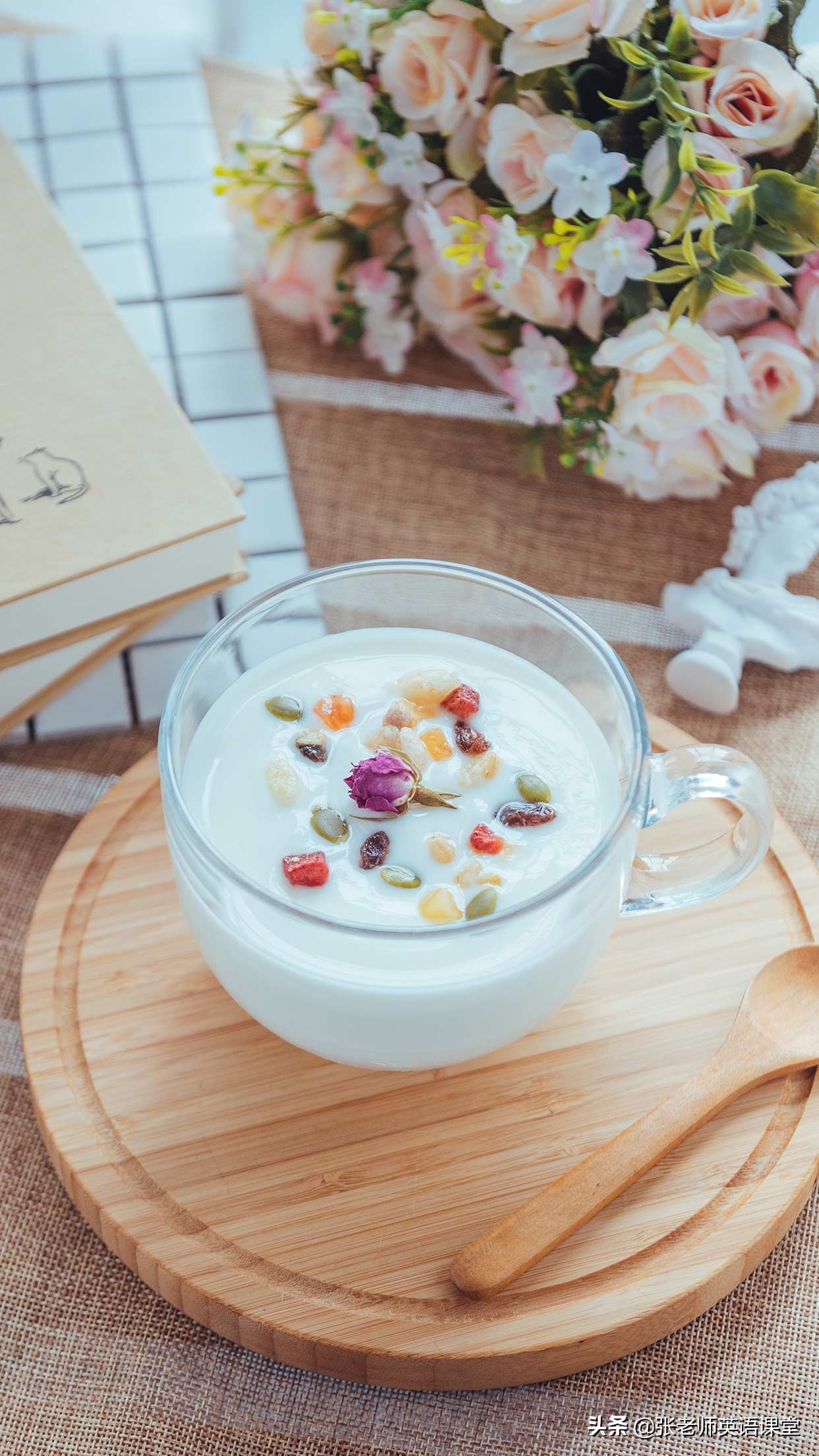 英语自我介绍高中生幽默,英语自我介绍高中生带翻译100字