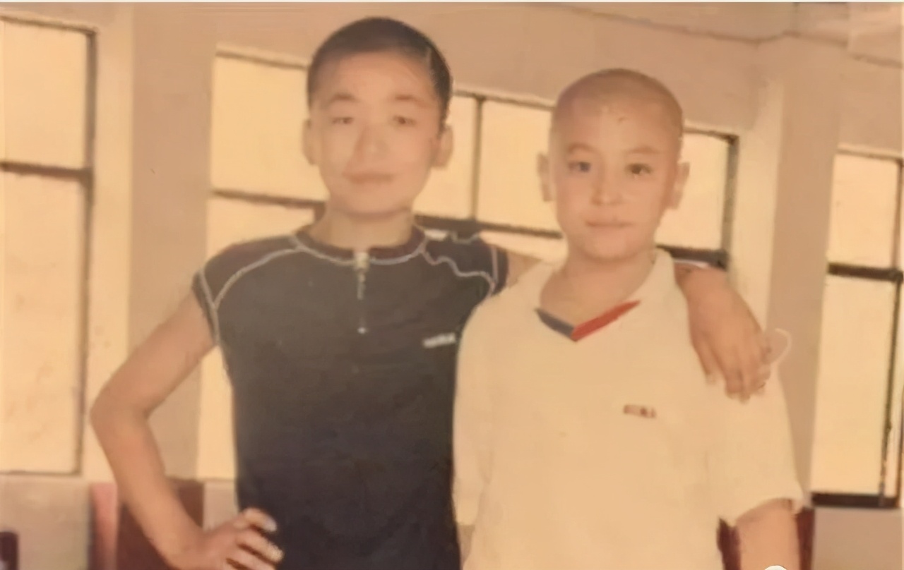 王宝强现身少林寺喊话,王宝强重回少林寺大秀拳法