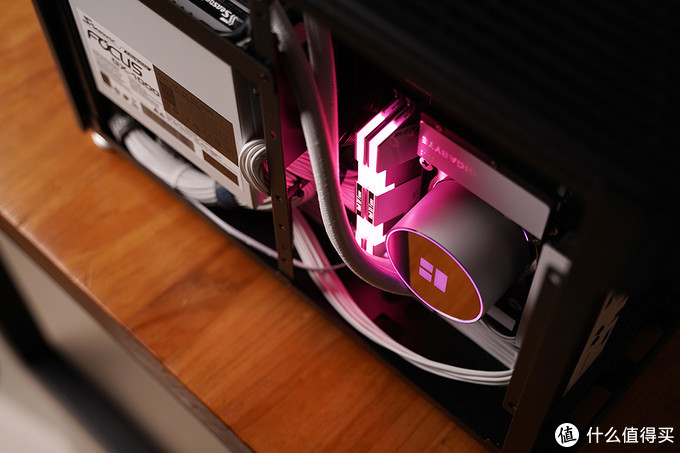 乔家一物：大号ITX装机分享，黑白美学的体现