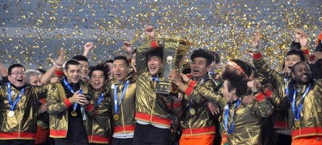 体育史上最伟大的100个瞬间,齐达内与大力神杯擦肩而过解说