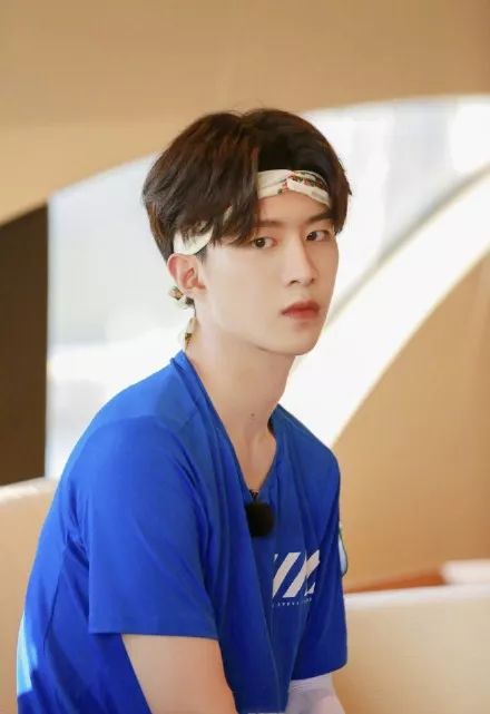 不同脸型适合戴什么样的发带,如何挑选适合自己的发带