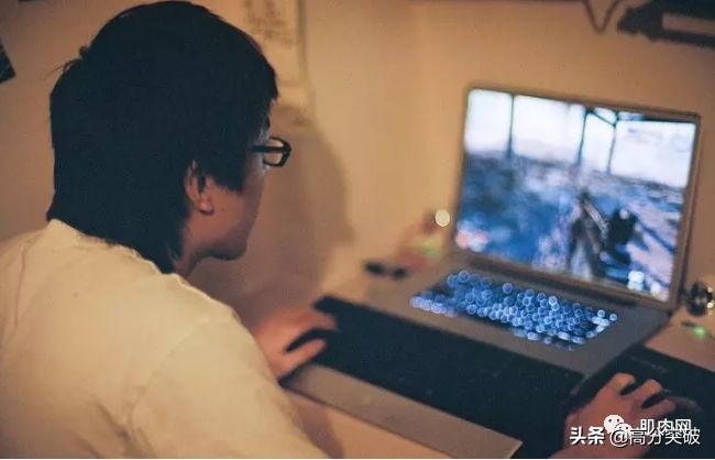 高考体测男子一千米,男子1000米体测实录大学生