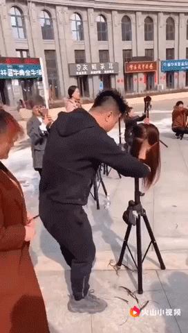 「真实故事」头发剪丑后想要自杀的女人，跨越四百公里向我求救