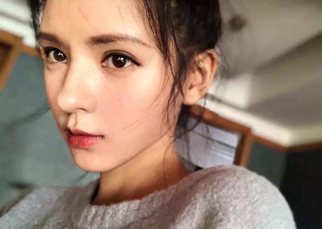 额头前短碎发怎么做造型,额头小碎发怎么卷好看