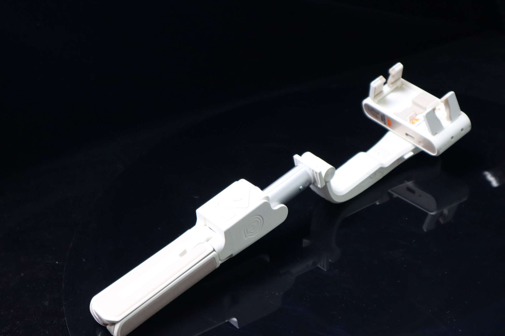 这才是自拍杆的完美形态，它就是浩瀚卓越小Q稳拍杆，不服来战