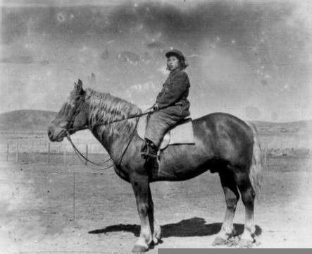 清朝灭亡后，王爷落魄成小贩，毛主席亲批：必须重用