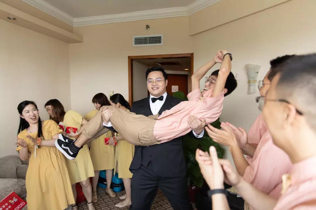 「快资讯」后浪们，到底还能把婚礼玩出什么“花”？