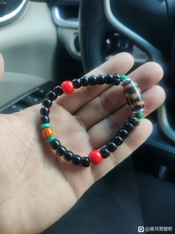 高格调手腕配饰,秋季时尚小配饰