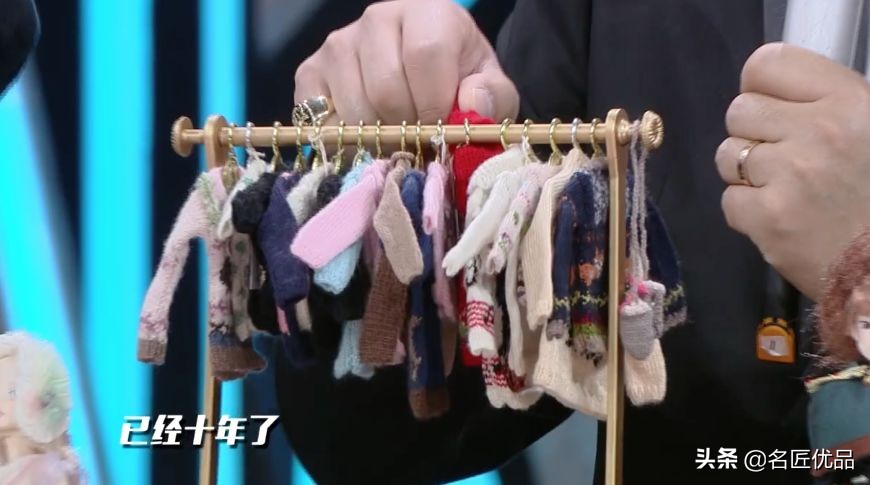 怎么用不要的衣服给玩偶做裙子,怎么给小玩偶做好看的小裙子