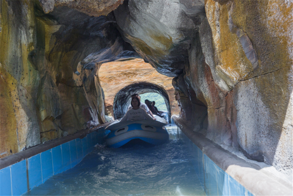 黄果树大瀑布附近有开放的洞穴吗,黄果树大瀑布洞穴