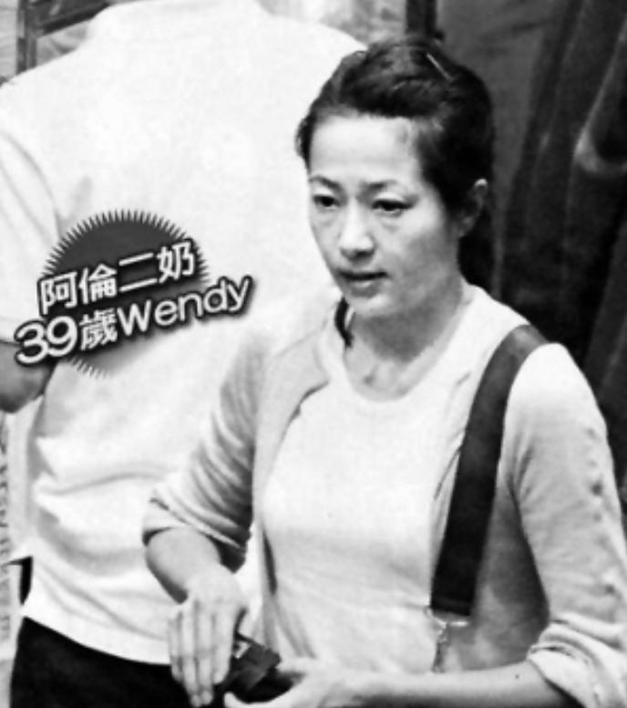 谭咏麟和他的妻子有儿子吗,谭咏麟的两位妻子及孩子