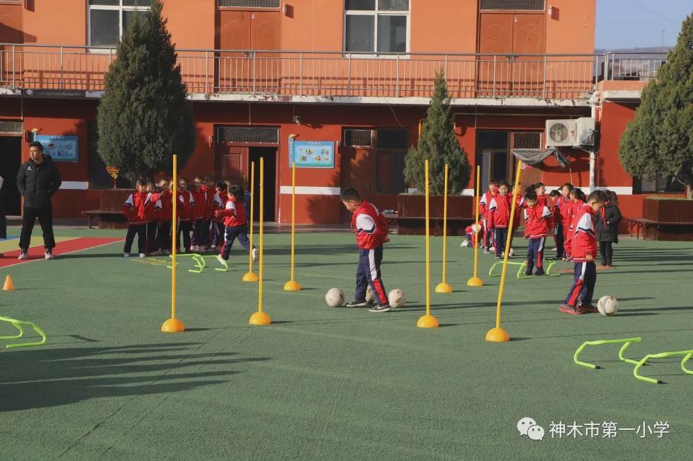 神木第一小学拔河比赛,小学体育优质课简报