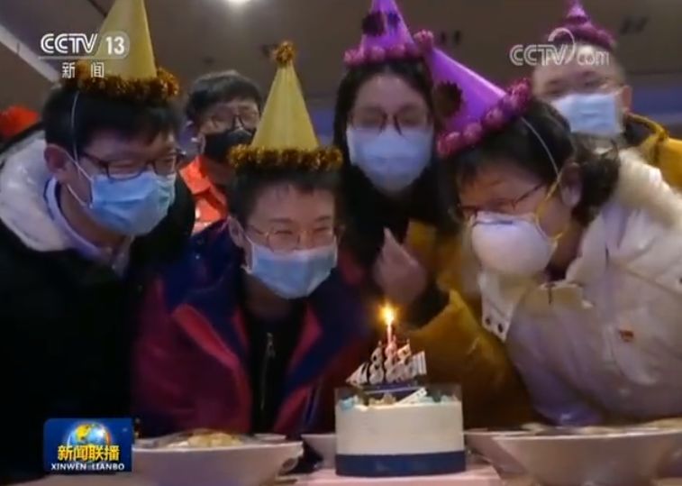 快递小哥连升三级国家授予特别奖,全国抗击新冠疫情表彰会快递员